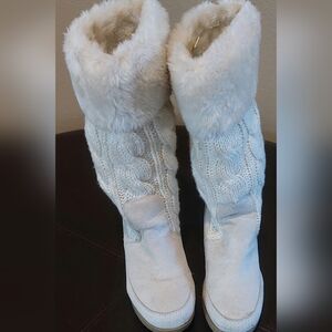 American Eagle, Off White Heeled Feaux Fur Boots, Size 7